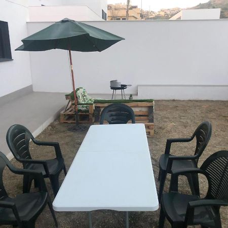 Bajo Con Jardin En Primera Linea De Playa Málaga Eksteriør bilde