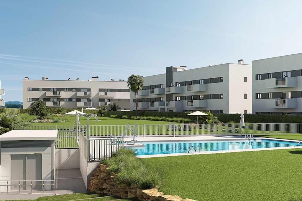 Bajo Con Jardin En Primera Linea De Playa Málaga Eksteriør bilde
