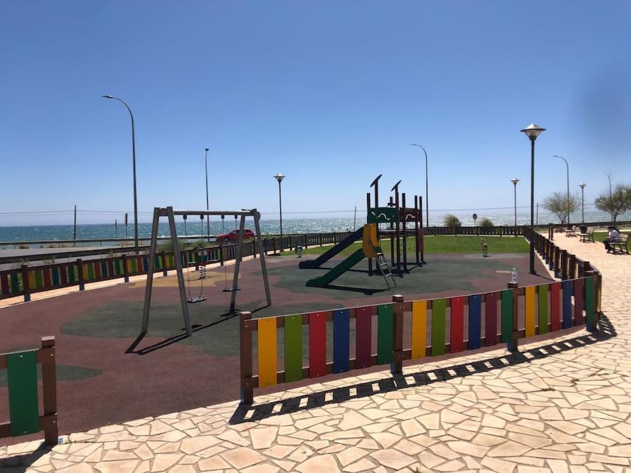 Bajo Con Jardin En Primera Linea De Playa Málaga Eksteriør bilde